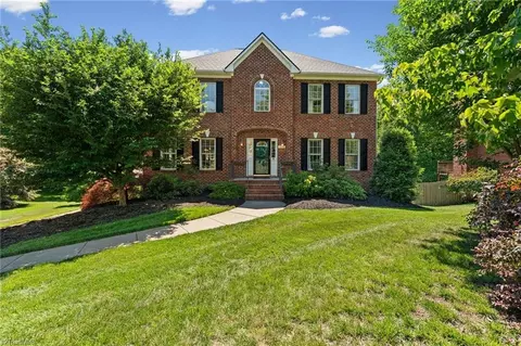 220 Lake Dale Ct, Clemmons, NC 27012