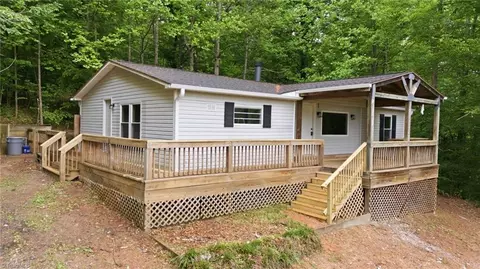 1402 Good Hope Dr, Walnut Cove, NC 27052