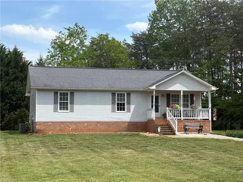808 Creed Rd, Ararat, NC 27007