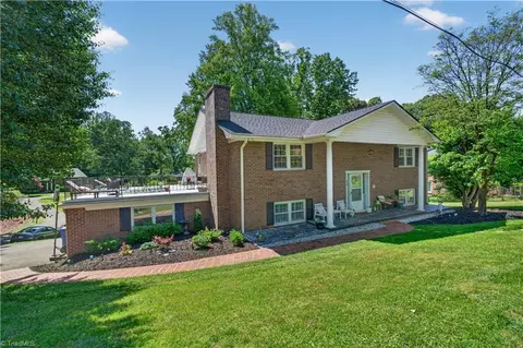 648 Knollwood Dr, Mount Airy, NC 27030