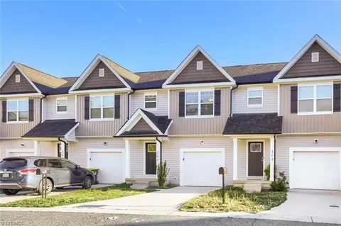 306 Beaumont Cir, Clemmons, NC 27012