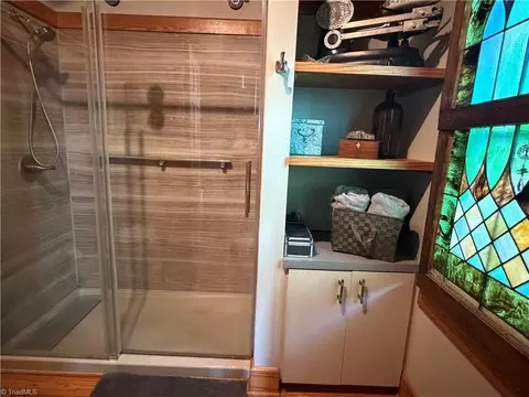 Bath - 147 Fairview Dr, Traphill, NC 28685 photo 3 of 4