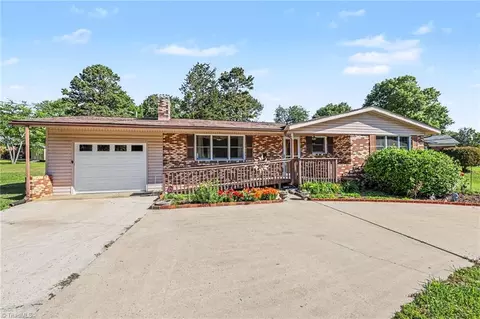 119 Lakeview Cir, Thomasville, NC 27360