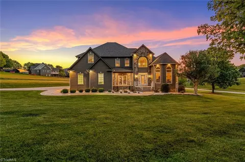 891 Olde Charter Cir, Jefferson, NC 28640