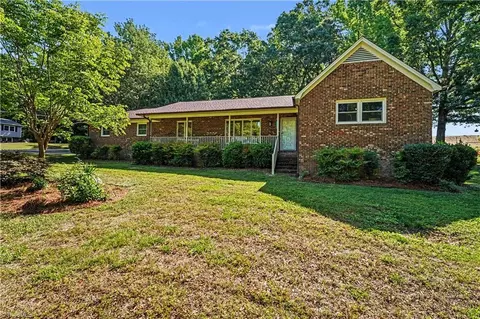 7101 Buxenbury Dr, High Point, NC 27263