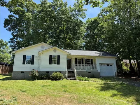 1717 Lantern Dr, Asheboro, NC 27205