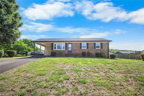287 Holly Ave, Mount Airy, NC 27030