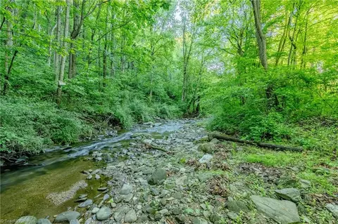 1276 Parkwood Rd, Lambsburg, VA 24351