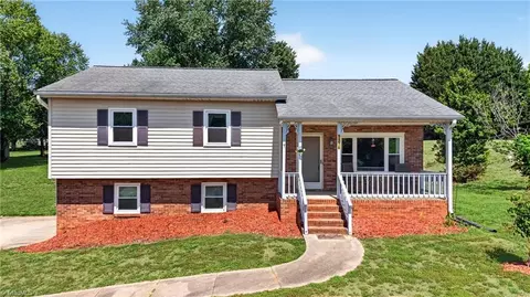 5378 Buxbury Ct, Walkertown, NC 27051