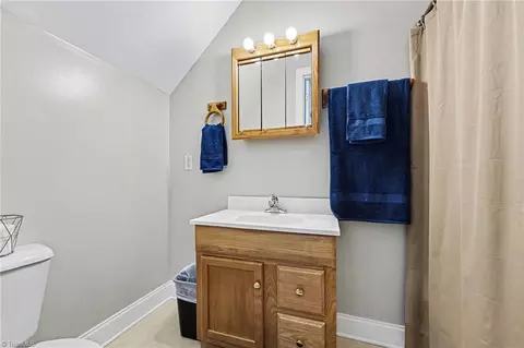 Bath - 225 Devonway St, Eden, NC 27288 photo 3 of 3