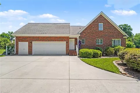 Exterior - 225 Devonway St, Eden, NC 27288 photo 6 of 11