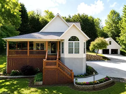 2472 Hamby Mountain Rd, Wilkesboro, NC 28697