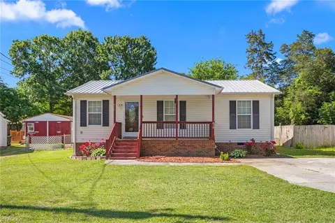 810 Arthur Ave, High Point, NC 27263