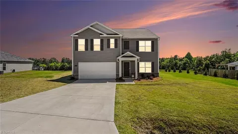 203 Alamos Ave, Lexington, NC 27295