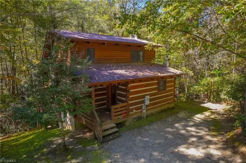 1105 Fall Creek Rd, Purlear, NC 28665 photo 2