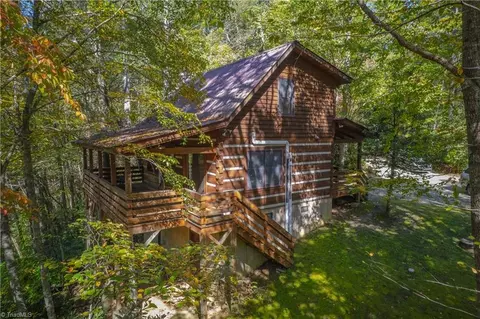 1105 Fall Creek Rd, Purlear, NC 28665