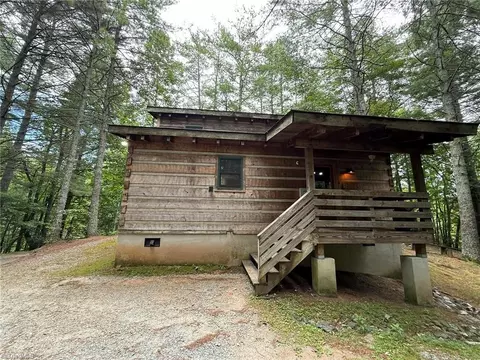 1105 Fall Creek Rd, Purlear, NC 28665 photo 11