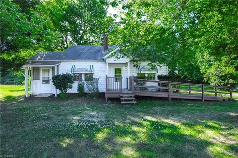 1402 Oak Ridge Rd, Kernersville, NC 27284