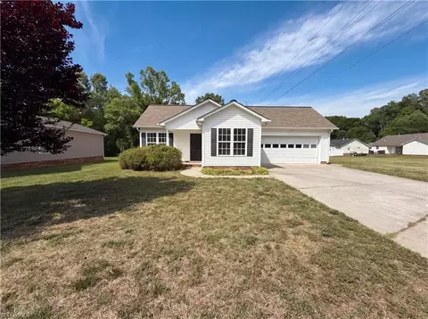2015 Gyro Dr, Winston Salem, NC 27127