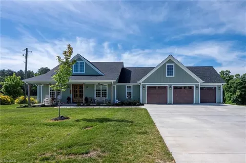 107 Meeting House Ln, Advance, NC 27006