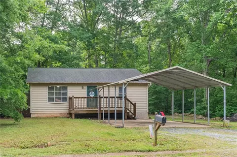 688 Shoreline Dr, Lexington, NC 27292