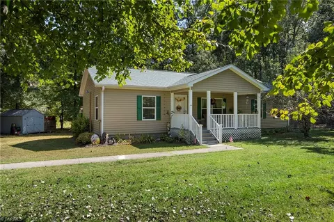 170 Garrett Ln, Thomasville, NC 27360