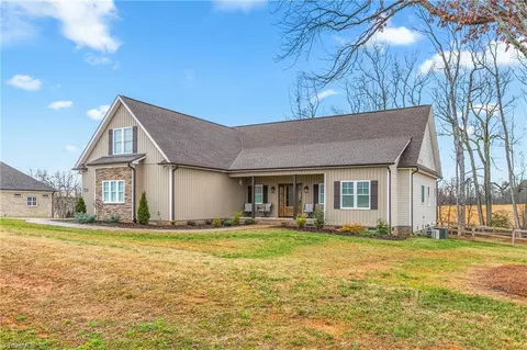 8410 Peony Dr, Stokesdale, NC 27357