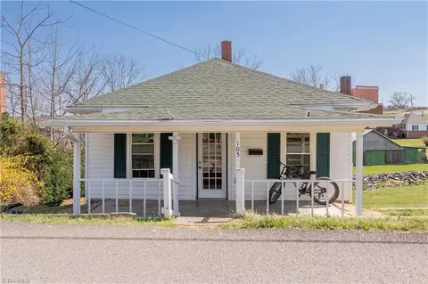 105 Swanson St, Galax, VA 24333