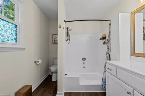 Bath - 109 Brookleigh Ct, Trinity, NC 27370 photo 2 of 3