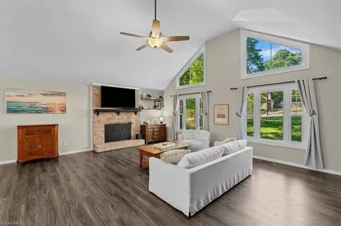 Living - 109 Brookleigh Ct, Trinity, NC 27370 photo 3 of 3