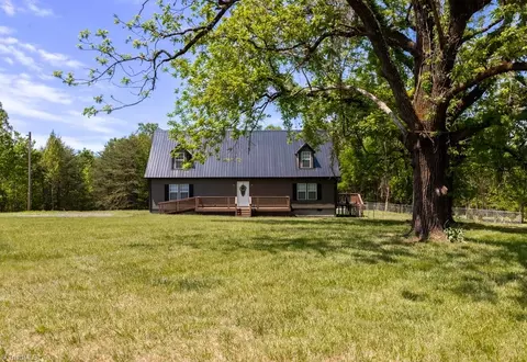 258 Buttercup Rd, Eden, NC 27288
