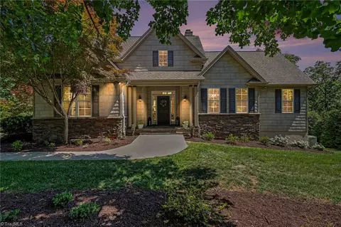 242 E Harbor Dr, Lexington, NC 27292