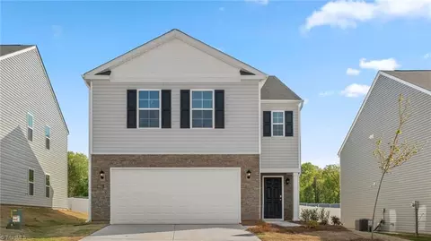 205 Beechwood Cir, Thomasville, NC 27360