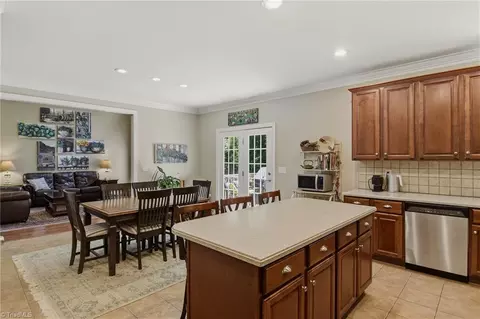 Kitchen - 3420 Tanglebrook Trl, Clemmons, NC 27012 photo 4 of 5