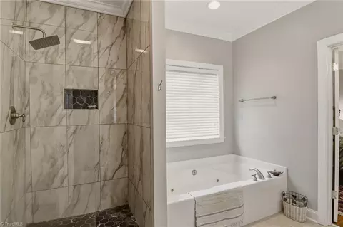 Bath - 3420 Tanglebrook Trl, Clemmons, NC 27012 photo 1 of 3