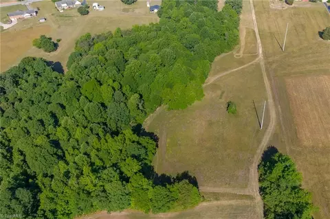 292 Lighthouse Ln, Lexington, NC 27295