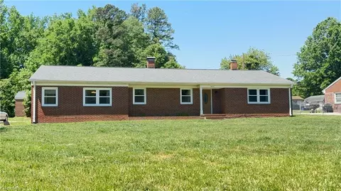 5812 Kings Ct, Pleasant Garden, NC 27313