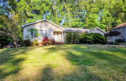 516 Dogwood Ct, High Point, NC 27260