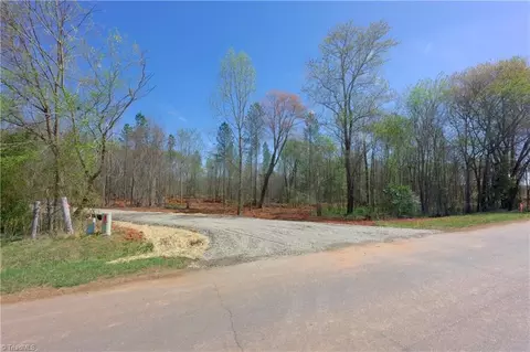 3 Alexander Farm Rd, Harmony, NC 28634 photo 2