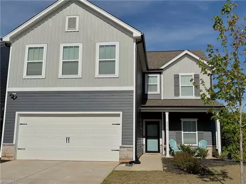 4074 Monteray Cir, High Point, NC 27265