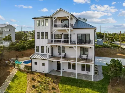 101 Melanie St, Emerald Isle, NC 28594