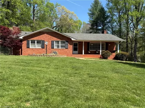 125 James St, Elkin, NC 28621