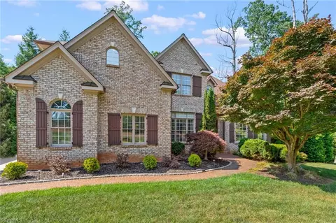 7521 Henson Forest Dr, Summerfield, NC 27358