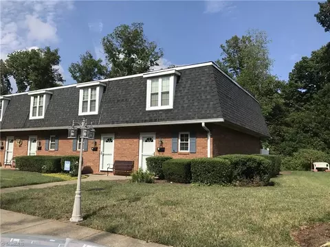502 Carolyn Ct #B-8, Eden, NC 27288