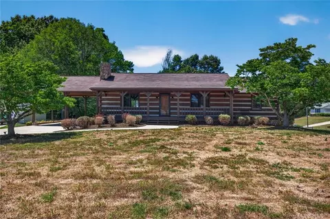 7000 Oakridge Dr, Lexington, NC 27295