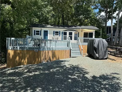 112 Cardinal Dr N, New London, NC 28127