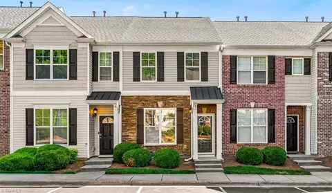 51 Ledgerstone Ln, Greensboro, NC 27407