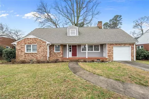 2209 Villa Dr, Greensboro, NC 27403
