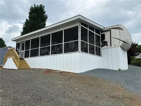 223 Grand View Dr, New London, NC 28127