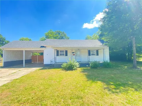 1208 Ridge Ave, Eden, NC 27288